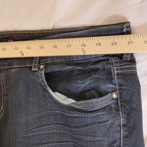 Size 22 Torrid Jeans Tapered Leg Zipper at Ankle - Picture 3 of 9